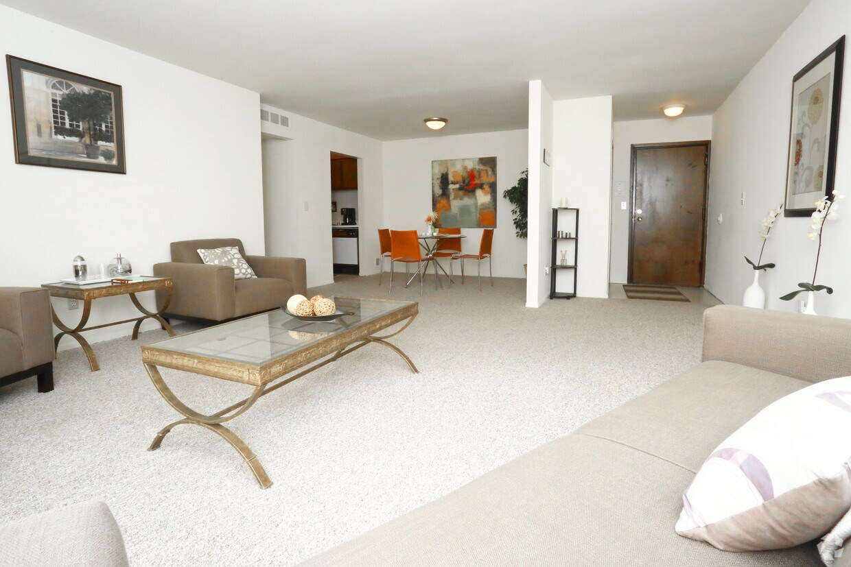 Franklin Hills Apartments in Southfield, MI