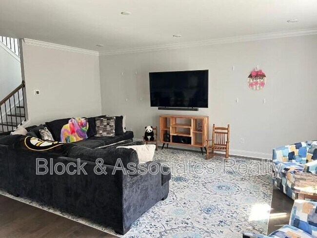 Building Photo - 108 Gorges Park Dr