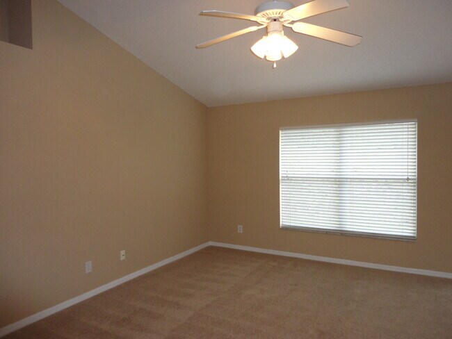 Building Photo - 648 Winding Lake Dr