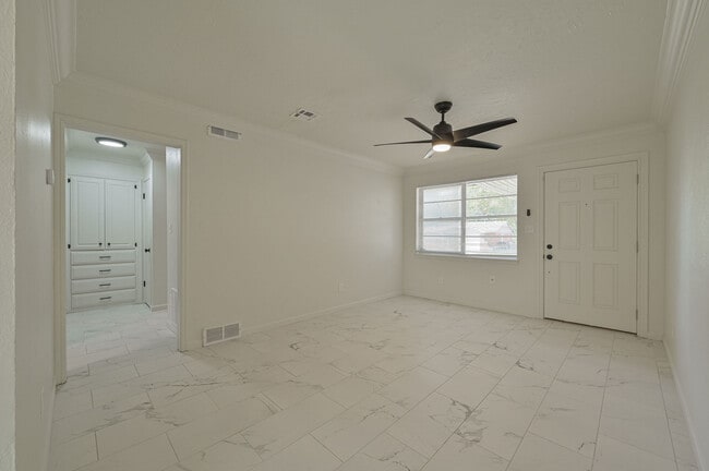 Foto del edificio - 3912 Parkwoods Ln