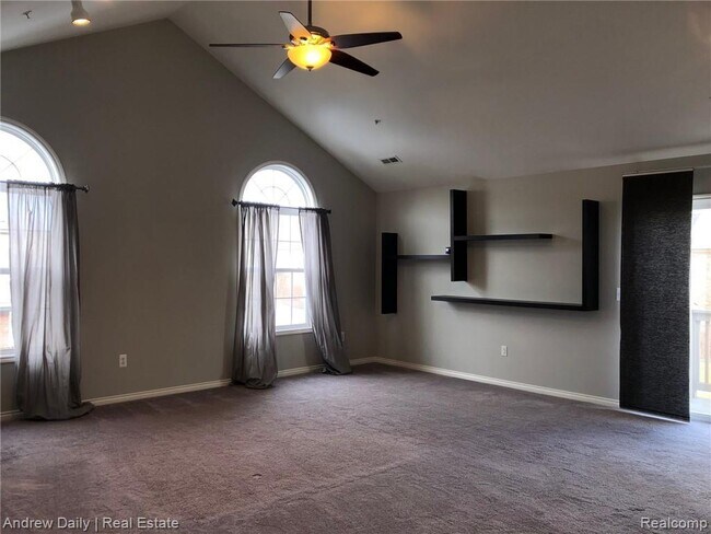 Foto del edificio - 28319 Carlton Way Dr
