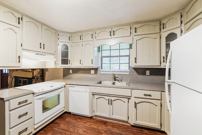 Building Photo - 5794 Henry Black Dr