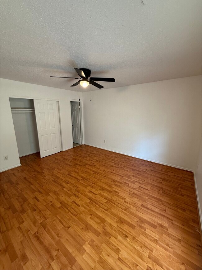 Foto del edificio - 6533 Deermont Ct