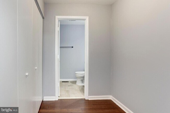 Foto del edificio - Spacious single family home with full basement