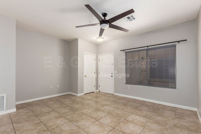 Foto del edificio - 525 N Miller Rd