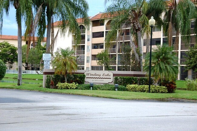 Foto del edificio - 10025 Winding Lake Rd