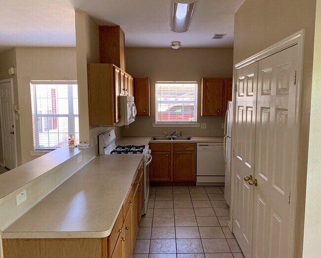 Foto del edificio - 612 Townplace Dr