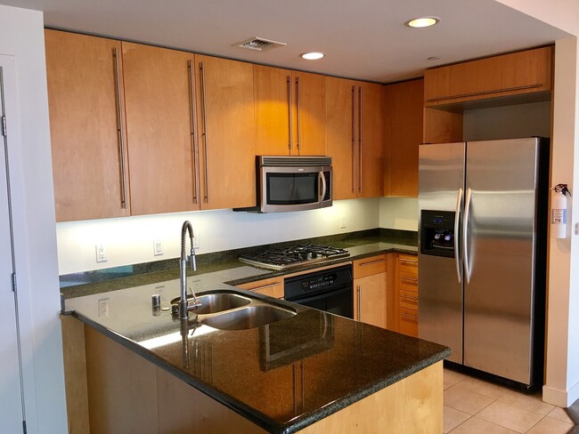 Building Photo - Luxury 16th floor West Facing View 2-bedro...