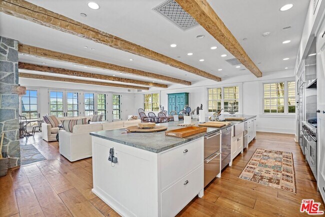 Building Photo - 30916 Broad Beach Rd