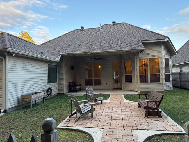 Foto del edificio - 556 Bateleur Way