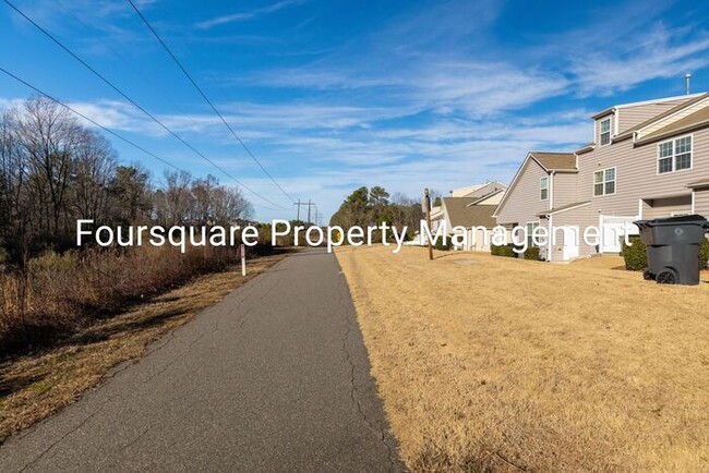 Building Photo - Townhome | Private Back Patio | Two Assign...