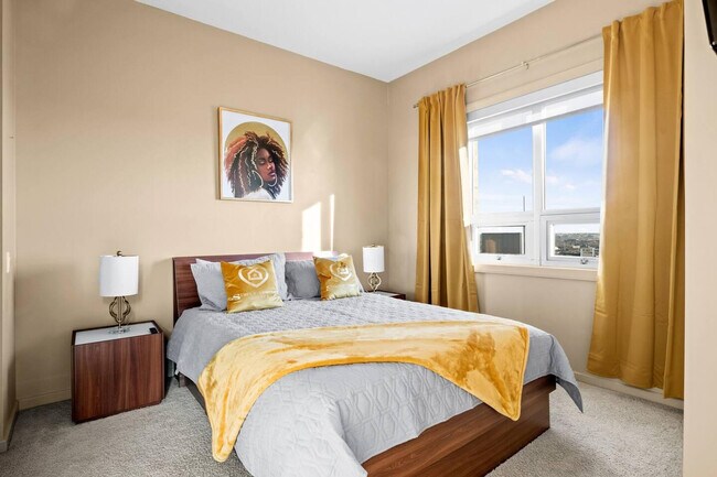 Building Photo - 312-314 14 Ave SE