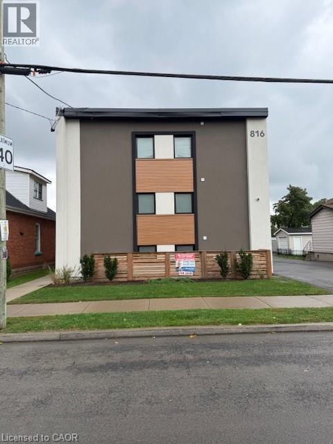 Building Photo - 816 Concession St