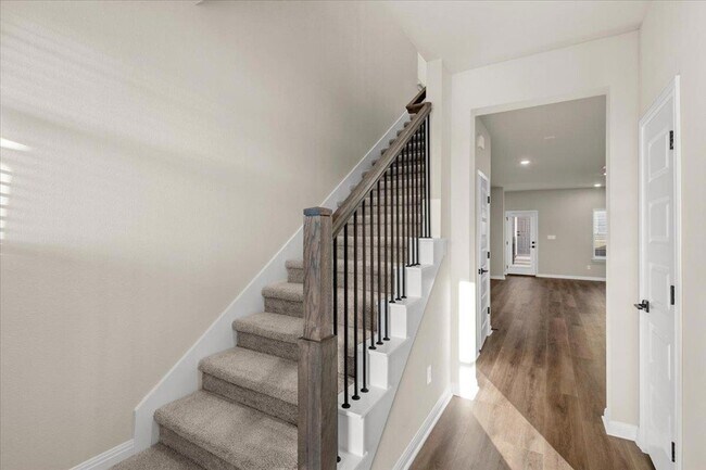 Foto del edificio - 5900 Whisper Creek Dr