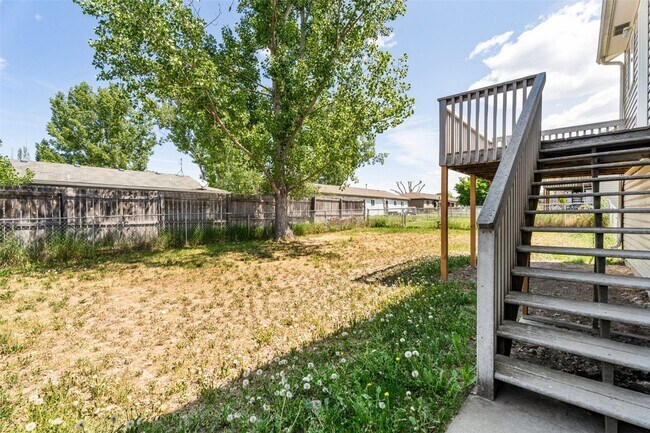 Building Photo - 814