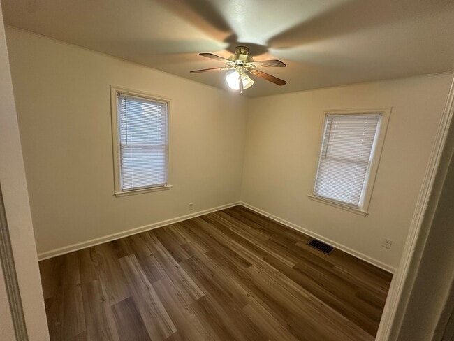 Building Photo - 2301 S Beacon St