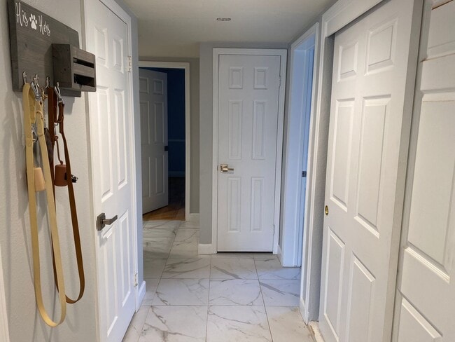 Building Photo - Recently Updated and Ready for Move In Fam...