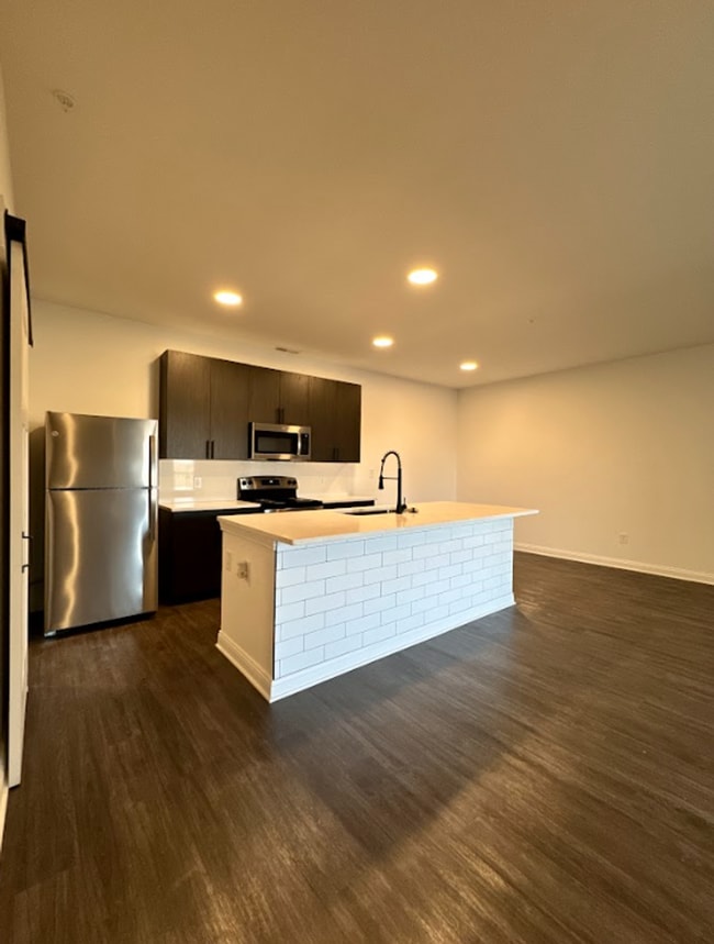 Interior Photo - The E