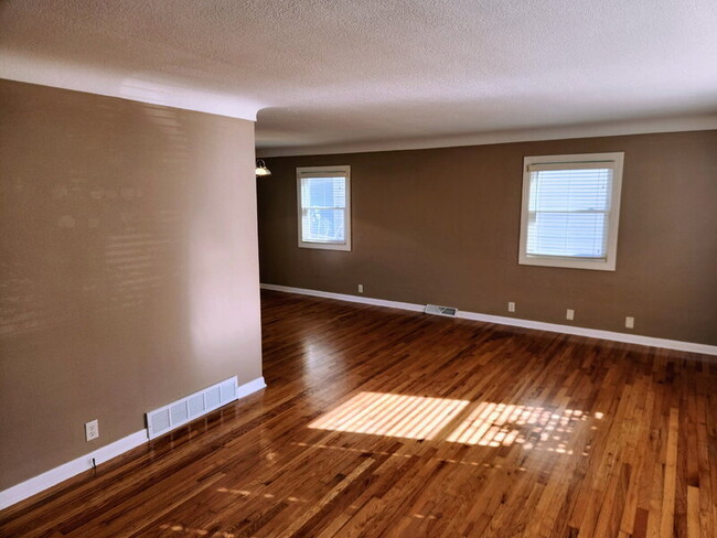 Foto del edificio - 5513 Forest Ave