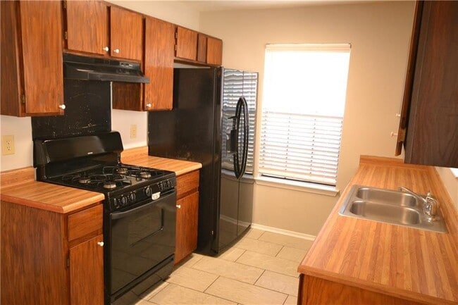 Building Photo - 1105 Green Valley Cove