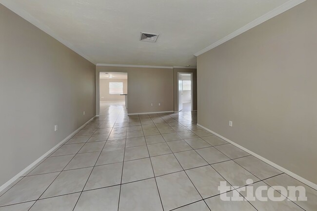 Building Photo - 8105 Longbay Blvd