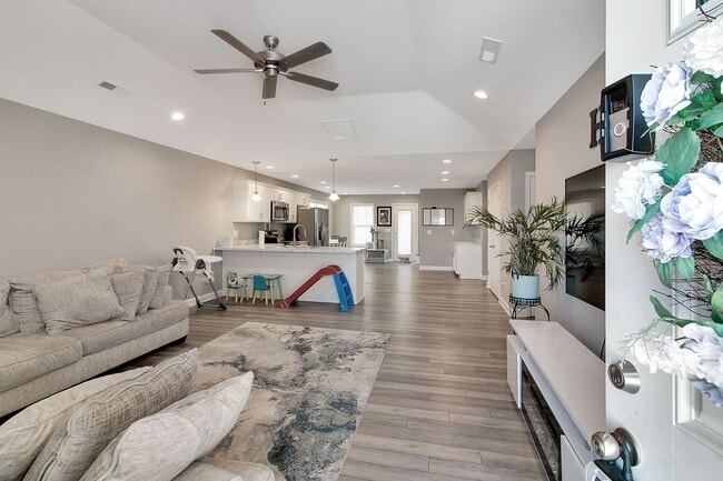 Building Photo - 110 War Admiral Ct