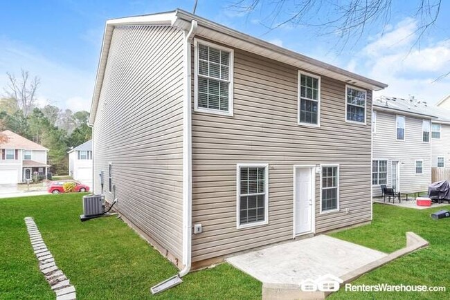 Building Photo - Two storey with 5 bedrooms and Guest bedro...