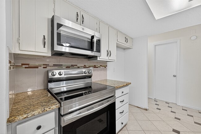 Building Photo - 2007 Whiteback Dr