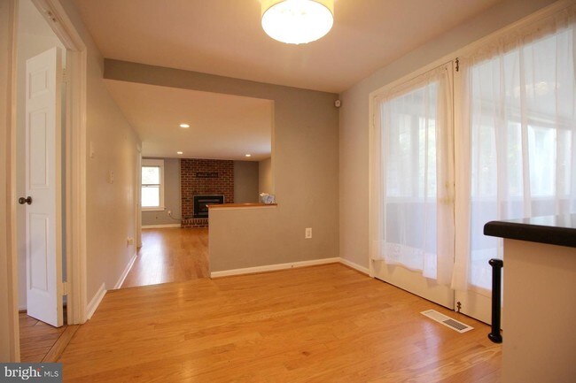 Building Photo - 6117 Queens Brigade Ct