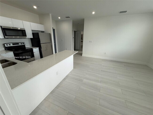 Foto del edificio - 1091 E 17th St