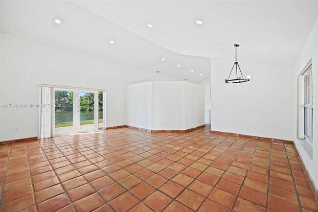 Foto del edificio - 14531 Hampton Pl