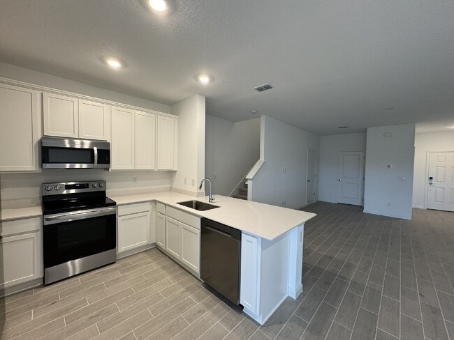 Foto del edificio - Brand New!! Mill Creek Townhome