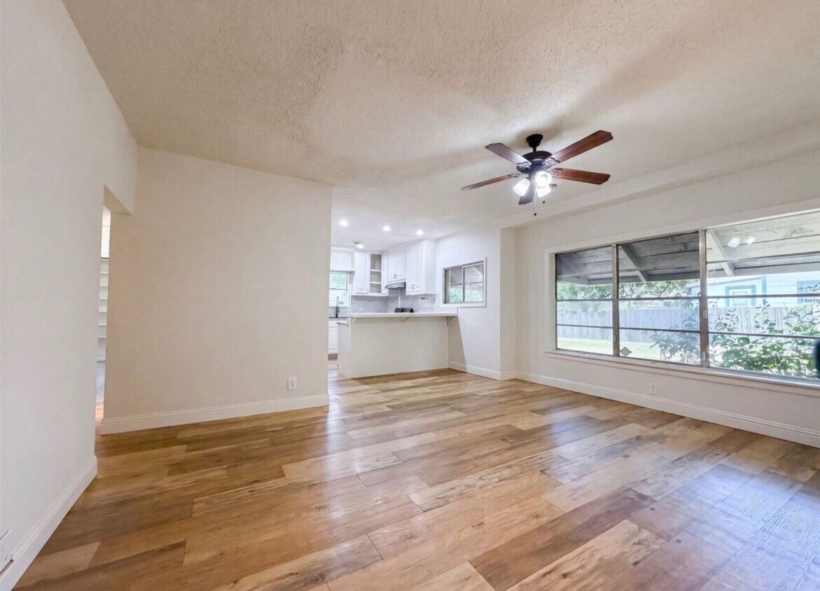 Building Photo - 5109 Malinda Ln S