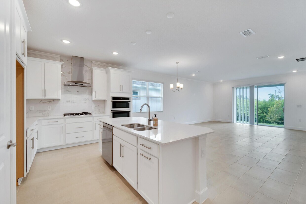 Gas Cooktop Double Oven Microwave - 943 Signet Dr