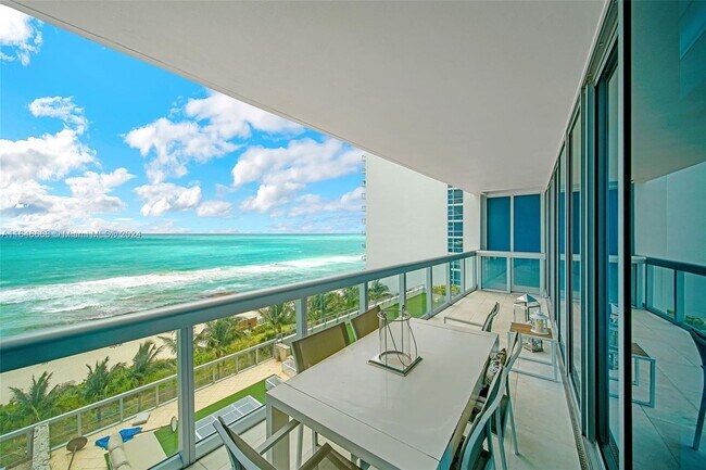 Foto del edificio - 6899 Collins Ave