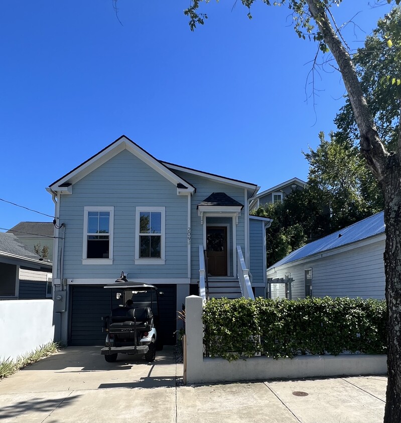 Primary Photo - 209 Fishburne St