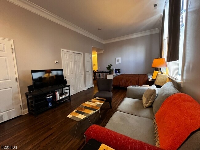 Building Photo - 295 Bloomfield Ave