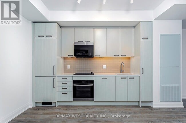 Building Photo - 20 Soudan Ave