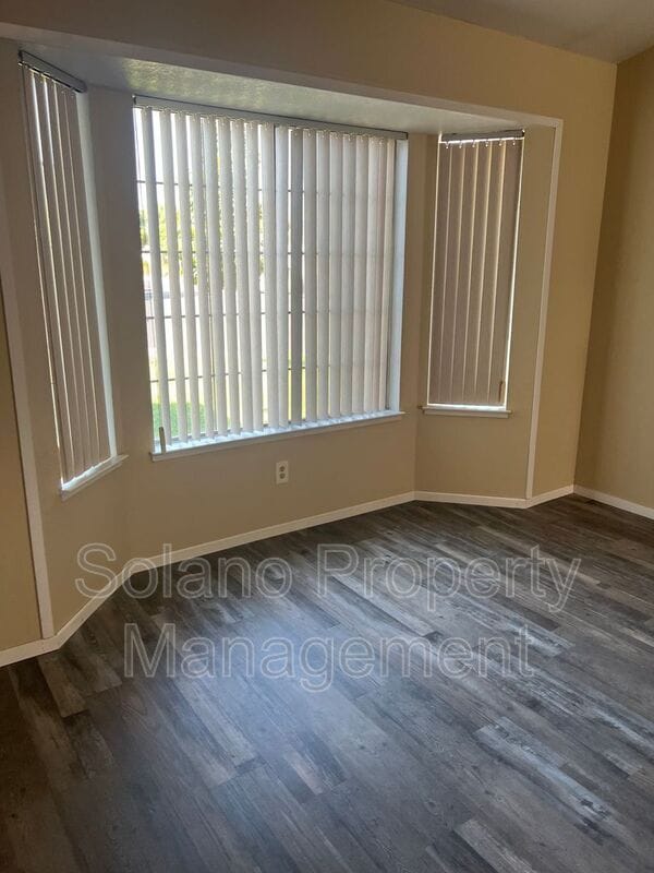 Building Photo - 300 Kendrick Ln