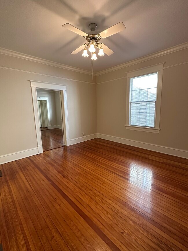 Building Photo - 658 Linwood Ave NE