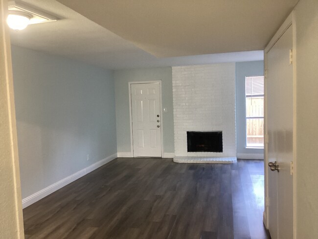 Foto del edificio - 7512 Chapin Rd