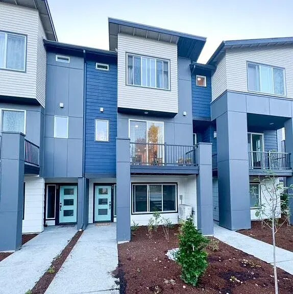 Outside View - 23719 9th Ave SE