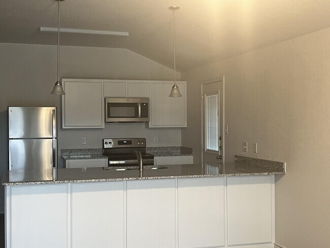 Building Photo - 122 Dolphin Dr