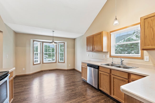 Building Photo - 77 W Fieldstone