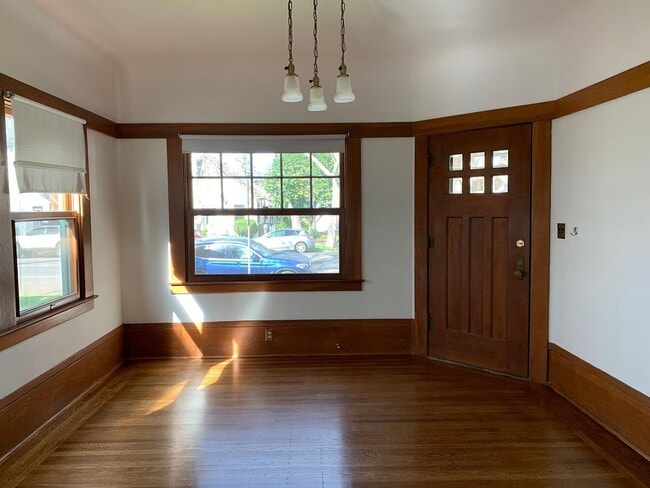 Building Photo - 2318 H St