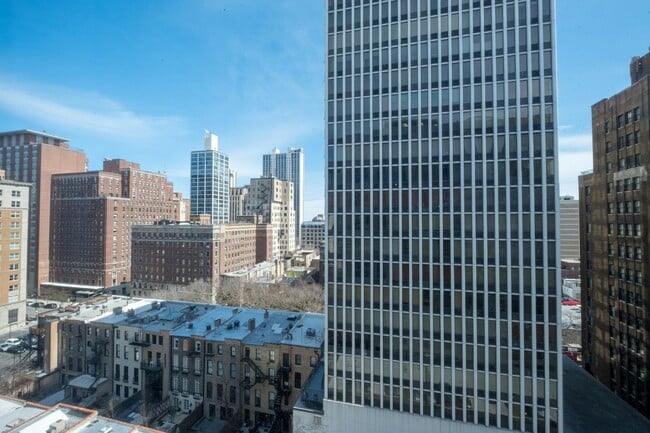 Building Photo - 1221 N Dearborn St