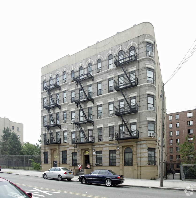 Building Photo - 578 E 141st St