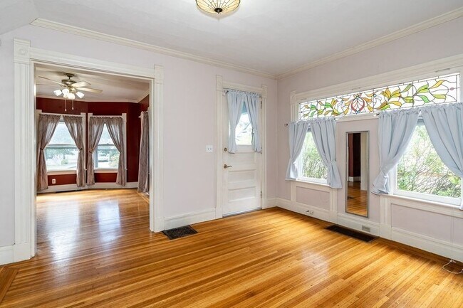 Foto del edificio - 79 Firglade Ave