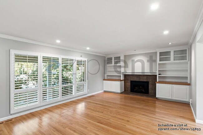 Building Photo - 310 Las Lomas Way