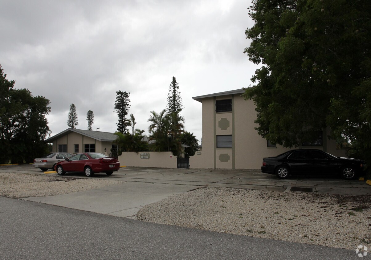 Building Photo - 4816-4818 Palm Tree Rd